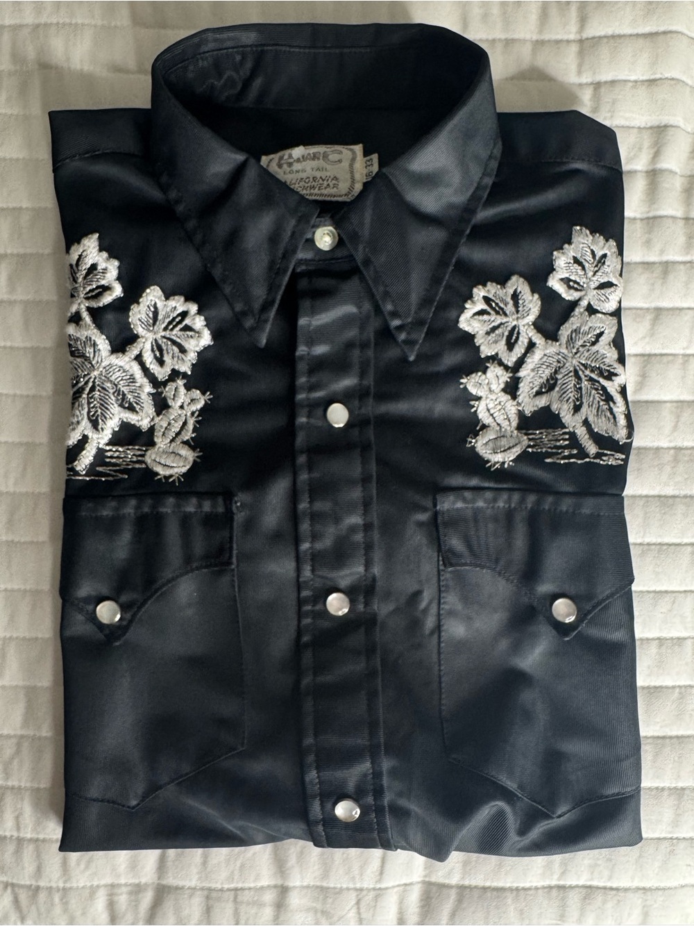 VINTAGE Black Western Embroidered Snap-Front Shirt with White Floral Detail